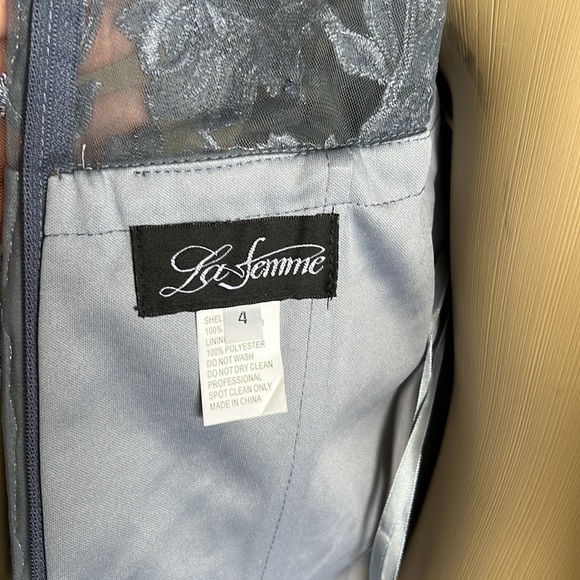 La Femme Lace 3/4-Sleeve Column Gown Size 4 - Picture 9 of 12